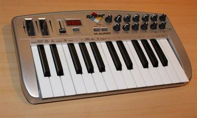 Лот: 5265276. Фото: 1. Мidi клавиатура со встроенной... MIDI-оборудование