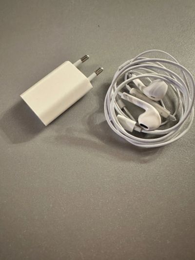 Лот: 25801803. Фото: 1. Наушники Apple EarPods with Lightning... Наушники, гарнитуры