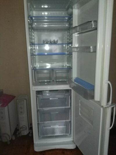 Лот: 9480651. Фото: 1. Indesit C240G. Холодильники, морозильные камеры