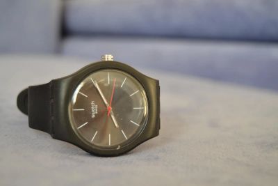 Лот: 3981822. Фото: 1. Часы Swatch swiss черные. Другие наручные часы