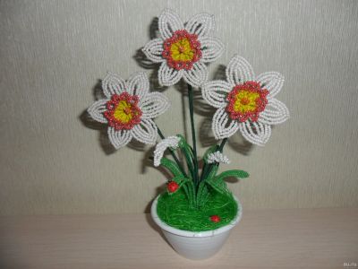Лот: 8995845. Фото: 1. нарциссы ручная работа. Бисероплетение