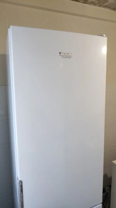 Лот: 19831410. Фото: 1. Холодильник Hotpoint-Ariston HS... Холодильники, морозильные камеры