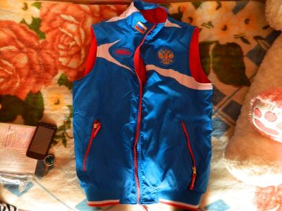Лот: 6018358. Фото: 1. жилетка RASSIа. Легкие куртки, толстовки