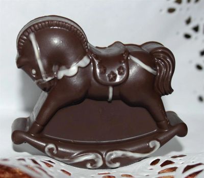 Лот: 3411683. Фото: 1. Шоколадная лошадка-качалка. Шоколад, конфеты