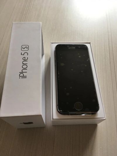 Лот: 11382398. Фото: 1. Iphone 5s 16 GB Space gray. Смартфоны