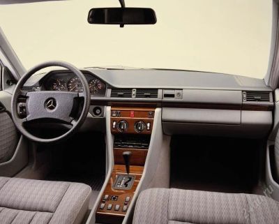 Лот: 76161. Фото: 1. торпедо Mercedes w124. Салон