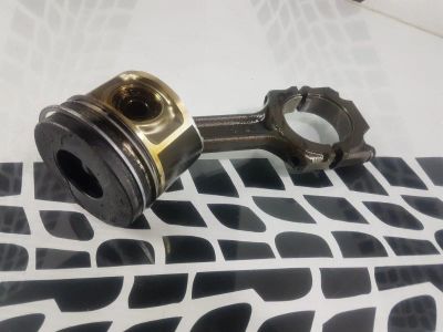 Лот: 23592774. Фото: 1. Поршень с шатуном Opel Vectra... Двигатель и элементы двигателя