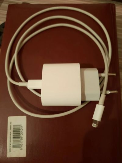 Лот: 18140458. Фото: 1. зарядное для смартфона Apple оригинал. Зарядные устройства, блоки питания, адаптеры сетевые для смартфонов