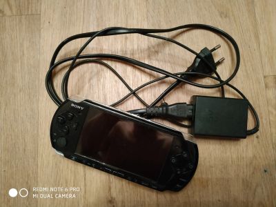 Лот: 12705789. Фото: 1. PSP 3000 + карта 4gb. Игровые приставки, консоли