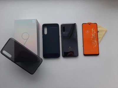 Лот: 15195250. Фото: 1. Xiaomi mi 9 6/128gb Black Global... Смартфоны