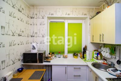 Лот: 21020196. Фото: 1. Продам 4-комн. кв. 61.4 кв.м... Квартиры, студии