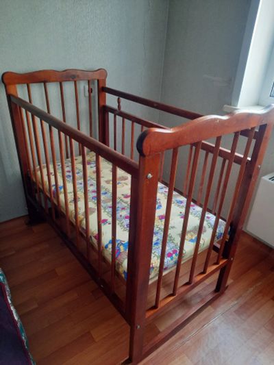 Лот: 19667256. Фото: 1. Детская кроватка + матрас + ванночка... Детские кровати и кроватки