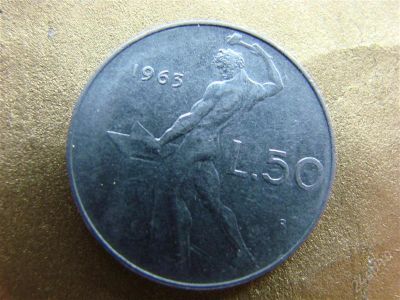 Лот: 2114036. Фото: 1. 50 лир, Италия, 1963, с молотобойцем. Европа