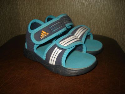 Лот: 5285914. Фото: 1. Сандали Adidas, 13.5 см. Сандалии
