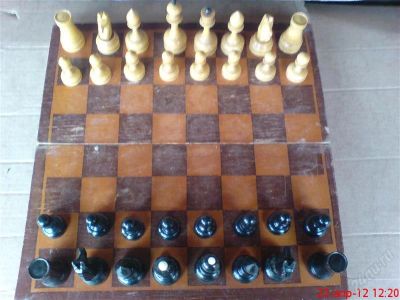 Лот: 1755023. Фото: 1. Деревяннные шахматы с рубля. Фигурки, статуэтки