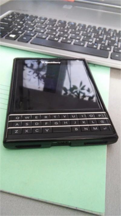 Лот: 7113883. Фото: 1. Blackberry Passport, Black, 32gb. Смартфоны