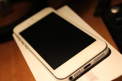 Лот: 3690022. Фото: 1. Iphone 5 15 gb white, комплект. Смартфоны