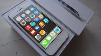 Лот: 3358563. Фото: 1. IPhone 5 white. Смартфоны