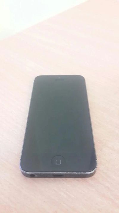 Лот: 6810228. Фото: 1. iPhone 5 16 Гбайт. Смартфоны