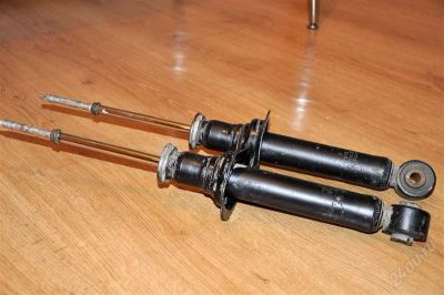 Лот: 1285382. Фото: 1. Стойки задние Tokico на NISSAN... Ходовая, подвеска, рулевое управление