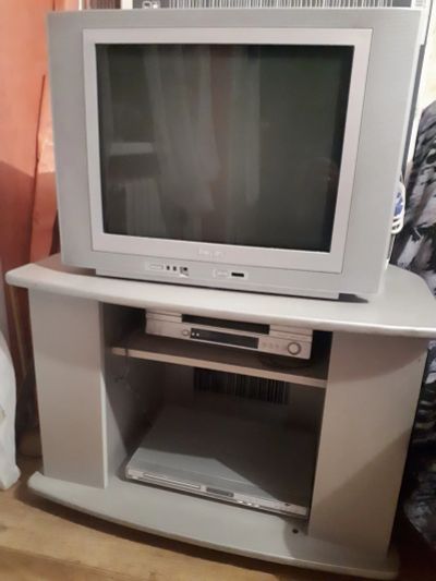 Лот: 17533470. Фото: 1. телевизор с тумбой. Телевизоры