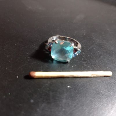 Лот: 19937015. Фото: 1. Кольцо с голубым камнем. Кольца, перстни