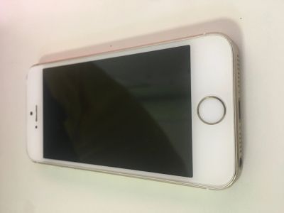 Лот: 14355364. Фото: 1. iPhone SE GOLD. Смартфоны