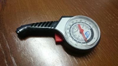 Лот: 9540544. Фото: 1. Манометр для измерения давления... Диагностическое оборудование, измерительный инструмент
