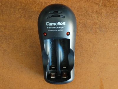 Лот: 20225205. Фото: 1. зарядное устройство Camelion. Аккумуляторы, зарядные