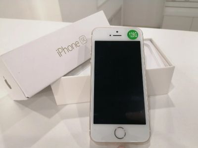 Лот: 15147120. Фото: 1. Оригинальный iPhone SE 128 gb. Смартфоны