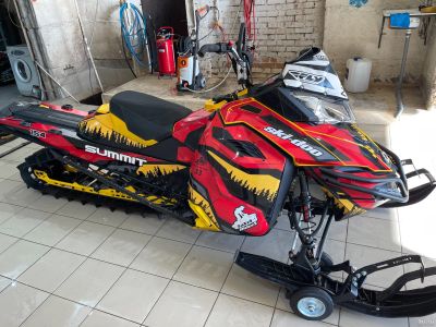 Лот: 17990681. Фото: 1. Снегоход BRP ski-doo summit 800... Снегоходы, квадроциклы