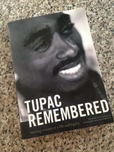 Лот: 7753496. Фото: 1. Книга Tupac Remembered. Другое (литература, книги)