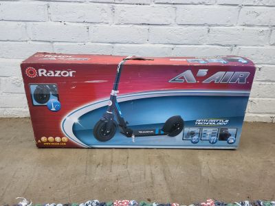 Лот: 19100713. Фото: 1. Городской самокат Razor A5 Air... Роликовые коньки, скейтборды, самокаты