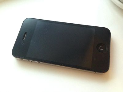 Лот: 3357543. Фото: 1. Iphone 4 .32GB. Кнопочные мобильные телефоны