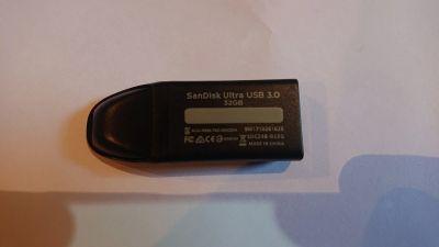 Лот: 16478037. Фото: 1. Флешки 64гб и 32гб. USB-флеш карты