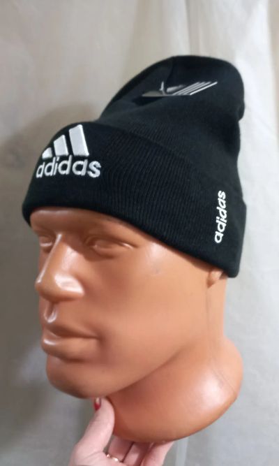 Лот: 20840379. Фото: 1. Шапка спортивным лейблом " Adidas... Спортивные костюмы