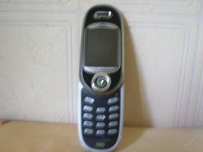 Лот: 94521. Фото: 1. motorola v80!. Кнопочные мобильные телефоны