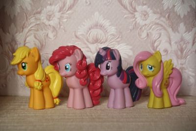 Лот: 12678107. Фото: 1. Резиновые пони Hasbro в подарок... Игрушки