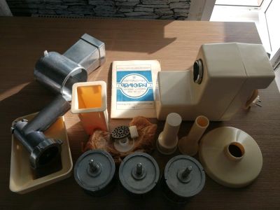 Лот: 14453101. Фото: 1. Электро мясорубка ФЛОРА шнековая. Кухонная