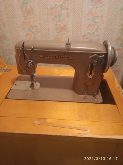 Лот: 17336020. Фото: 1. Машинка швейная. Швейный и вязальный инструмент
