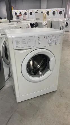Лот: 21509560. Фото: 1. стиральная машина indesit б/у... Стиральные машины