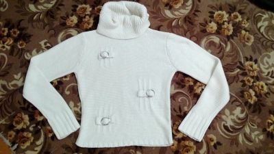 Лот: 3355117. Фото: 1. Свитер белый размер 42-46. Свитеры, толстовки, худи