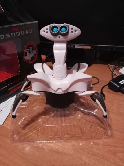 Лот: 10750778. Фото: 1. Робот (roboquad). Другое (игрушки)
