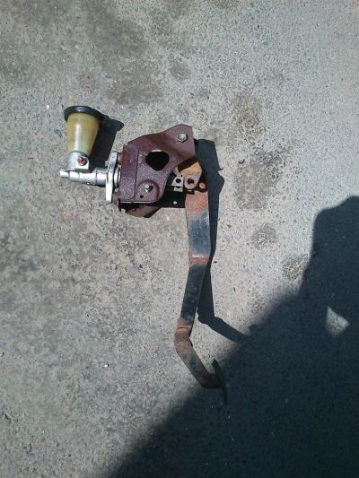 Лот: 3063413. Фото: 1. Педаль и главный цилиндр сцепления... Трансмиссия