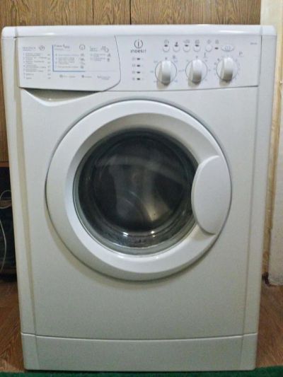 Лот: 8674860. Фото: 1. Стиральная машина indesit wisl... Стиральные машины