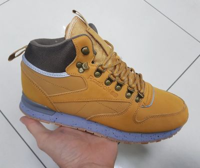 Лот: 16801046. Фото: 1. Reebok кроссовки зимние. Кеды, кроссовки, слипоны