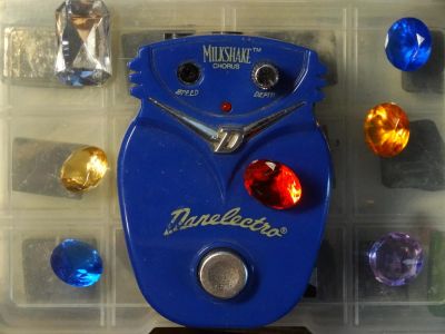 Лот: 7427577. Фото: 1. Danelectro Milkshake chorus... Гитарные эффекты и комбоусилители
