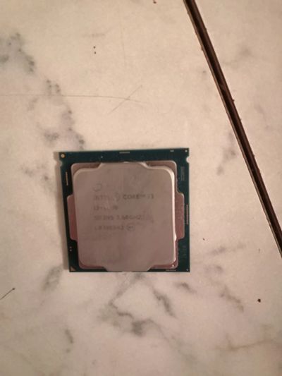Лот: 15427861. Фото: 1. Intel core i3 8100. Процессоры