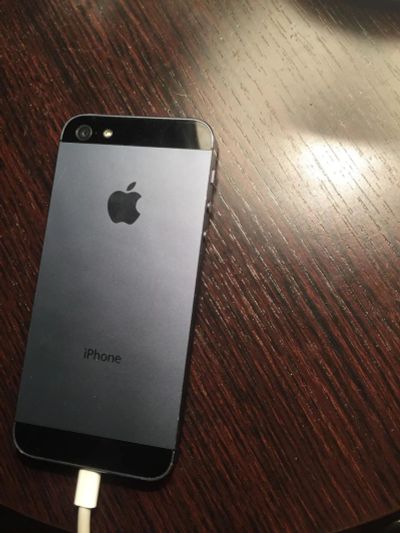 Лот: 9592277. Фото: 1. iPhone 5 64 Gb Black Space Gray... Смартфоны