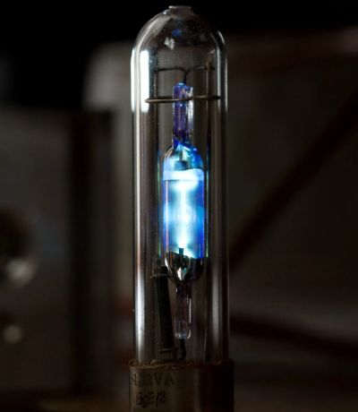 Лот: 19923116. Фото: 1. NARVA HgE/3 Spektrallampe газоразрядная... Другое (коллекционирование, моделизм)